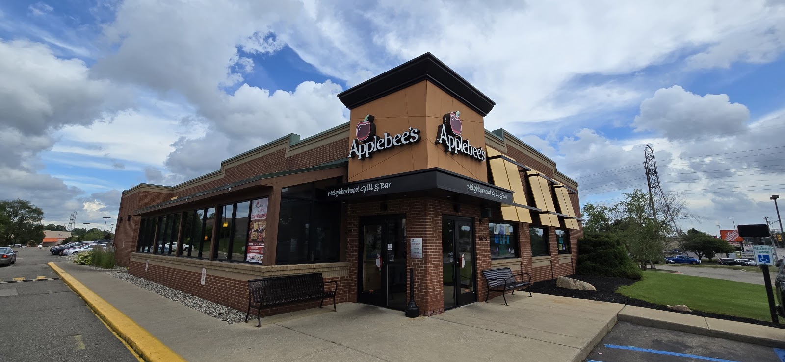 Applebee's Grill + Bar in Canton Township