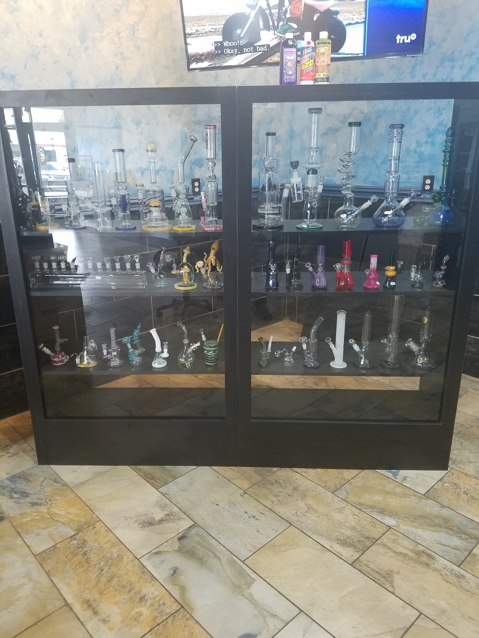 Cloudz Hookah Lounge & Smoke Shop & VAPES — photo
