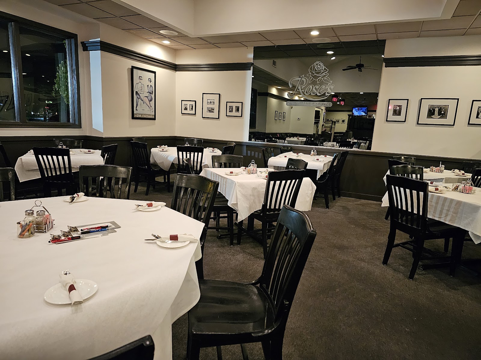 Rose's Restaurant & Lounge in Canton Township